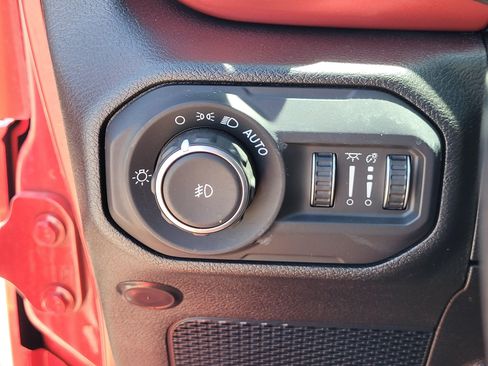 Used 2021 Jeep Wrangler Unlimited Rubicon AWD/4WD image 12