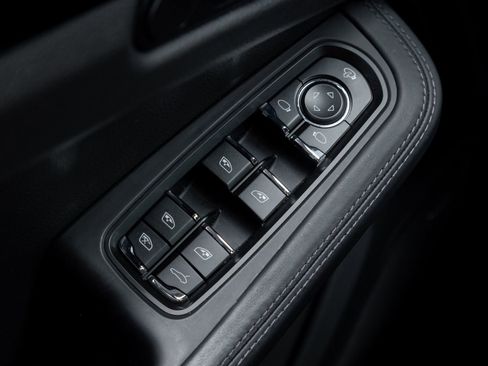 Certified 2024 Porsche Macan S image 19