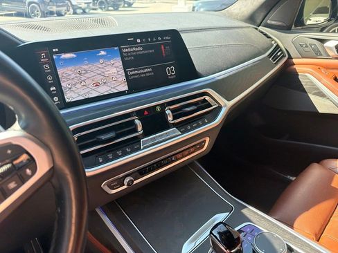 Used 2022 BMW X7 M50i AWD/4WD image 16