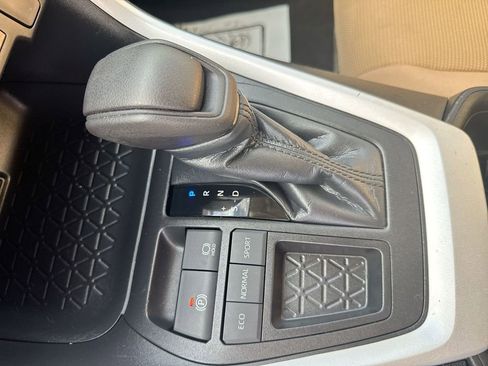 Used 2022 Toyota RAV4 LE image 23