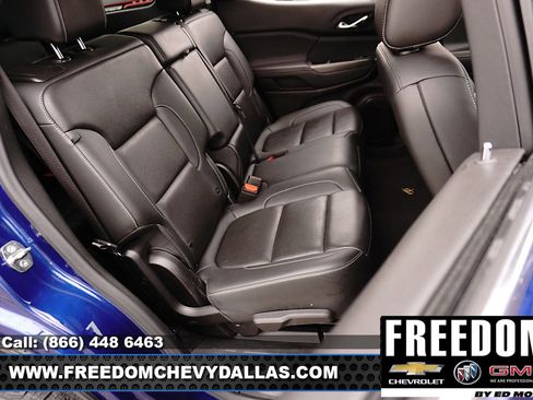 Certified 2023 GMC Acadia SLT w/ Preferred Package image 17