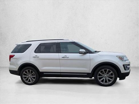 Used 2017 Ford Explorer Limited w/ Equipment Group 303A AWD/4WD image 4