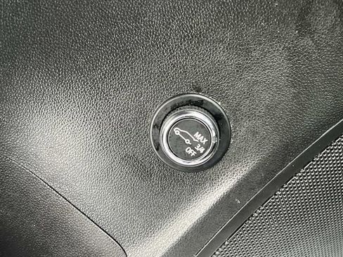 Used 2022 Buick Envision Essence w/ Technology Package I image 19