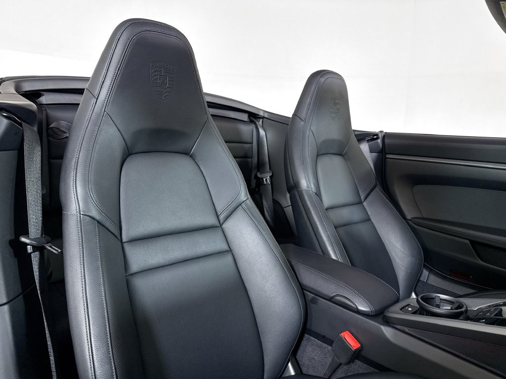 Used 2024 Porsche 911 Carrera RWD image 18