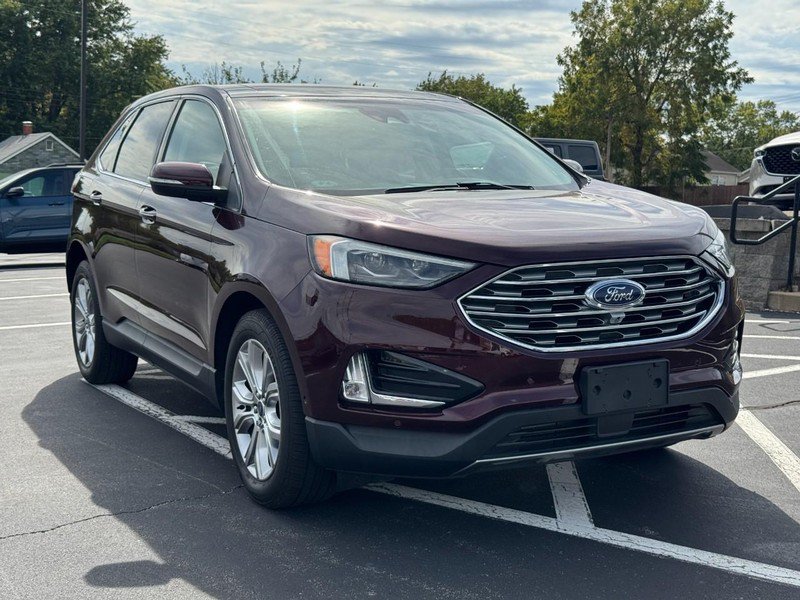 Used 2019 Ford Edge Titanium w/ Equipment Group 301A AWD/4WD image 2