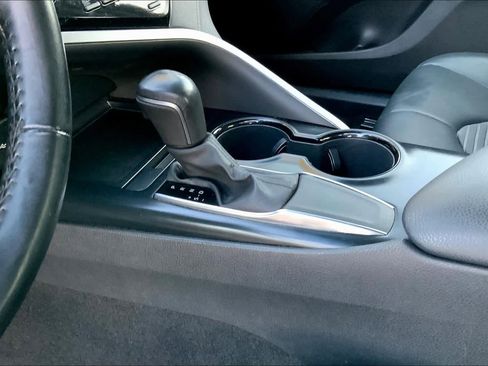 Used 2020 Toyota Camry SE image 17