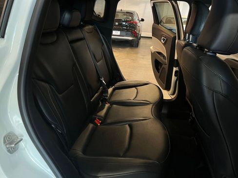 Used 2025 Jeep Compass Limited image 37