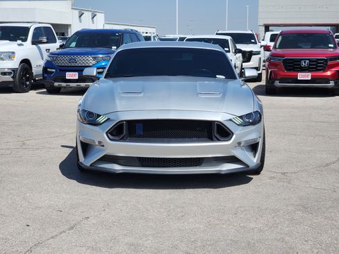 Used 2018 Ford Mustang GT RWD image 2
