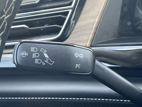 Used 2025 Volkswagen Atlas SE image 25