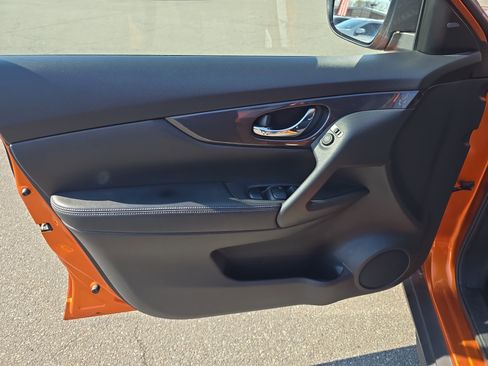 Used 2020 Nissan Rogue SV AWD/4WD image 17