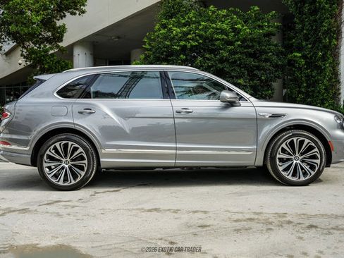 Used 2024 Bentley Bentayga Extended Wheelbase AWD/4WD image 9