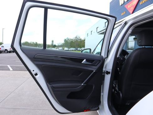 Used 2018 Volkswagen Golf SEL image 17