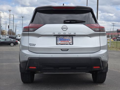 Used 2025 Nissan Rogue S image 18