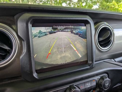 Used 2018 Jeep Wrangler Unlimited Sahara AWD/4WD image 24