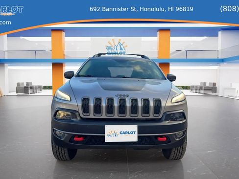 Used 2018 Jeep Cherokee Trailhawk AWD/4WD image 5