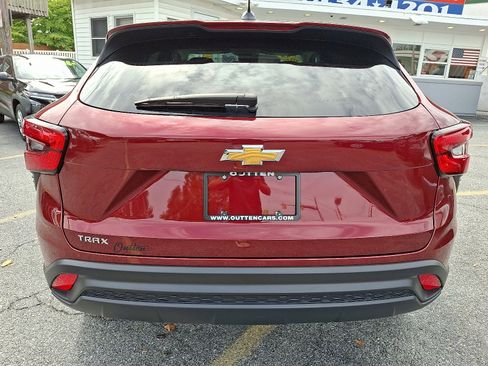 Used 2024 Chevrolet Trax LS image 4