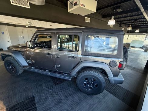 Used 2018 Jeep Wrangler Unlimited Sport image 17