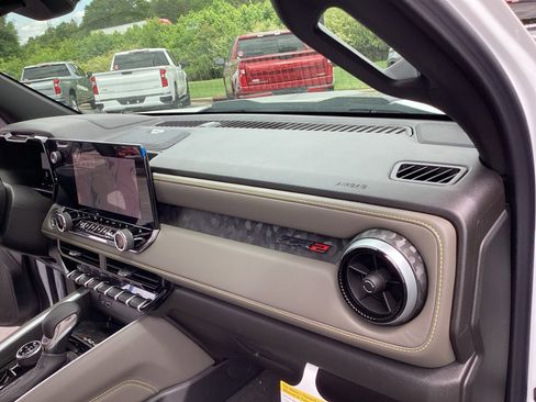 New 2026 Chevrolet Colorado ZR2 AWD/4WD image 17