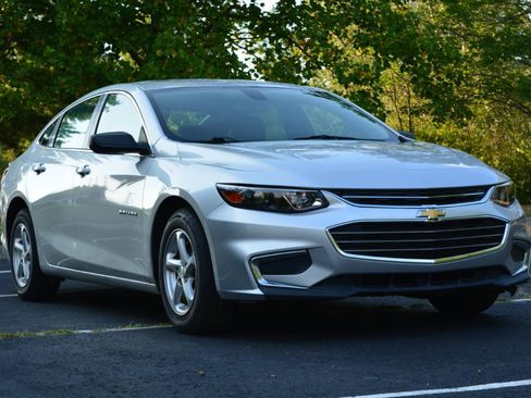 Used 2017 Chevrolet Malibu LS FWD image 3