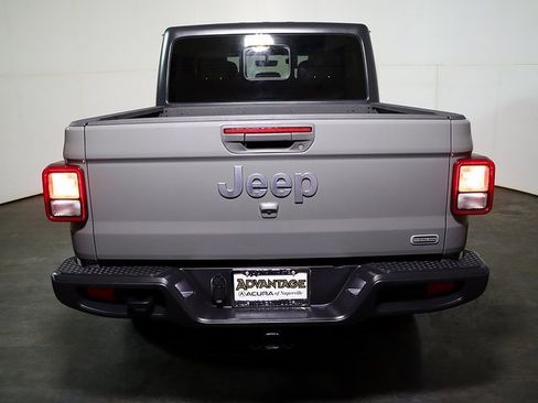 Used 2021 Jeep Gladiator Overland image 11
