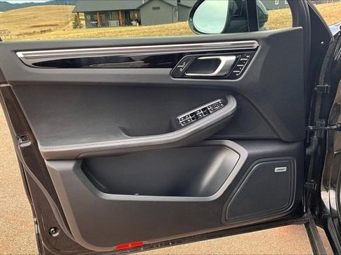 Used 2021 Porsche Macan S image 20