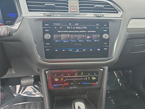 Used 2022 Volkswagen Tiguan SE AWD/4WD image 20