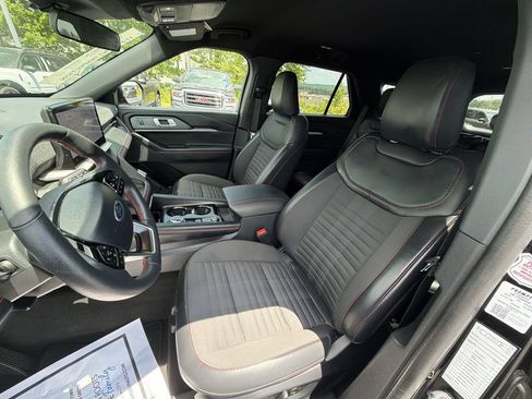 Used 2025 Ford Explorer ST-Line w/ ST-Line Street Pack AWD/4WD image 17
