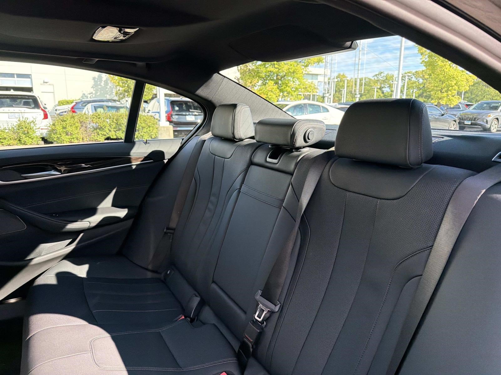 Used 2022 BMW 530i xDrive w/ Premium Package AWD/4WD image 25