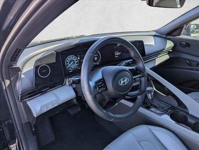 Certified 2025 Hyundai Elantra Limited FWD image 12