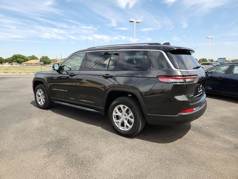 Used 2023 Jeep Grand Cherokee L Limited w/ Luxury Tech Group II AWD/4WD image 4