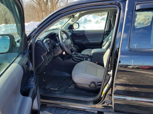 Used 2022 Toyota Tacoma SR image 13