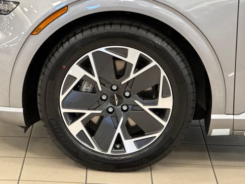 New 2026 Genesis GV60 RWD image 26