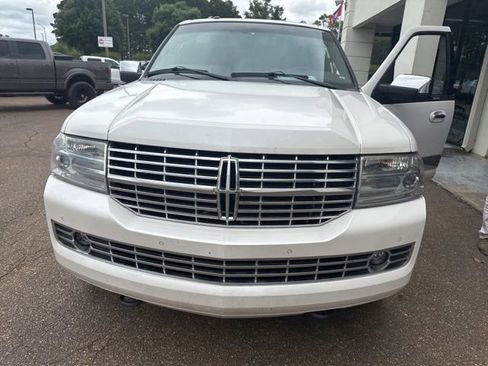 Used 2014 Lincoln Navigator 4WD image 3