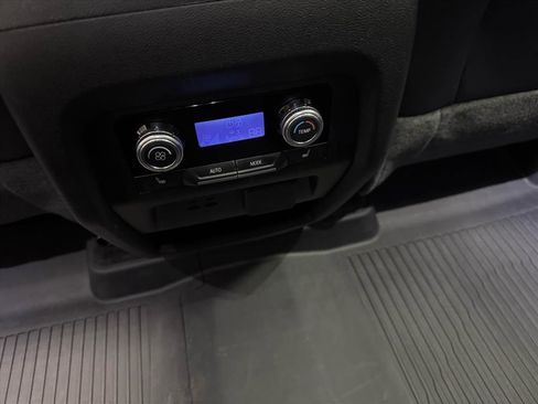 Used 2024 GMC Acadia AT4 w/ Luxury Package image 12