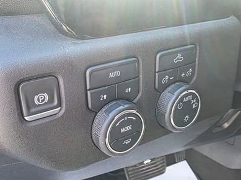 Used 2025 Chevrolet Silverado 1500 LT AWD/4WD image 16