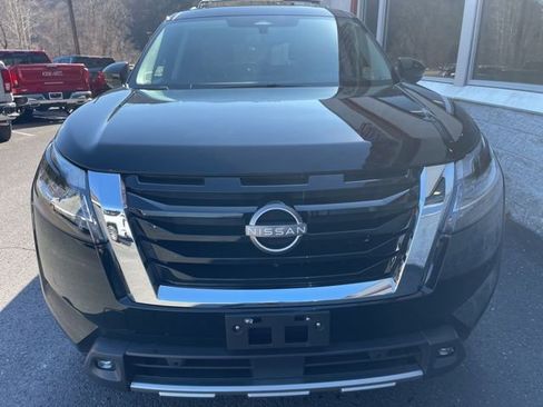 Used 2022 Nissan Pathfinder Platinum w/ Cargo Package image 3