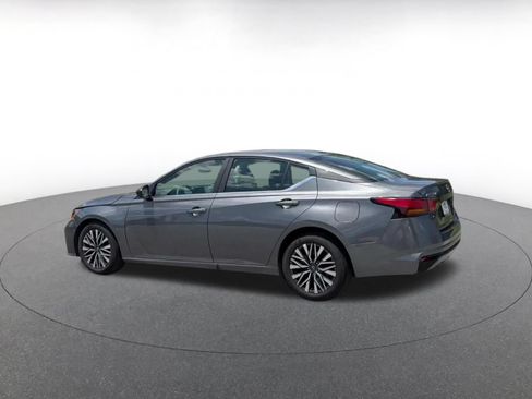 Used 2026 Nissan Altima 2.5 SV FWD image 9