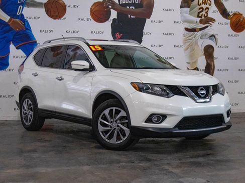 Used 2015 Nissan Rogue SL w/ SL Premium Package image 2
