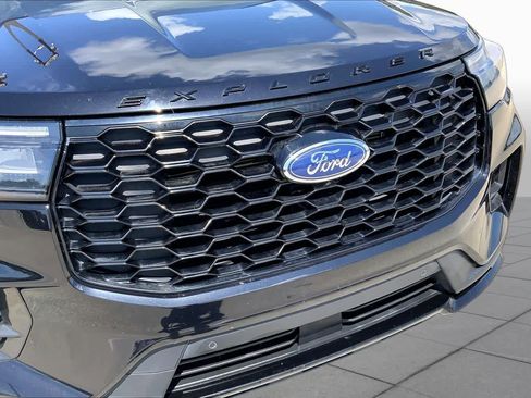Used 2025 Ford Explorer ST-Line AWD/4WD image 29