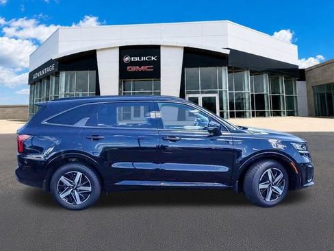 Used 2023 Kia Sorento S w/ Panoramic Sunroof Package FWD image 9