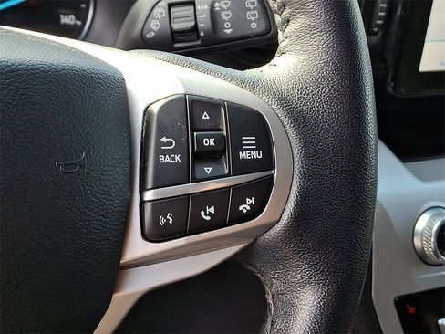 Used 2022 Ford Explorer XLT image 23