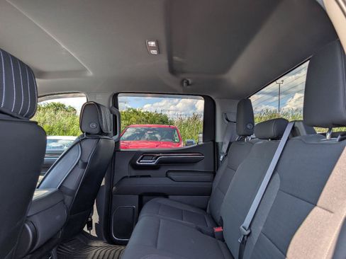Used 2022 Chevrolet Silverado 1500 LT AWD/4WD image 9