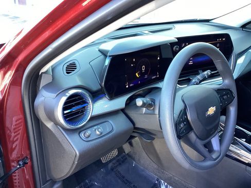 Used 2025 Chevrolet Trax LT image 9