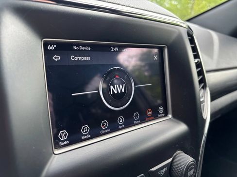 Used 2020 Jeep Grand Cherokee Laredo AWD/4WD image 18