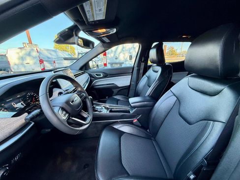 Used 2024 Jeep Compass Latitude image 14