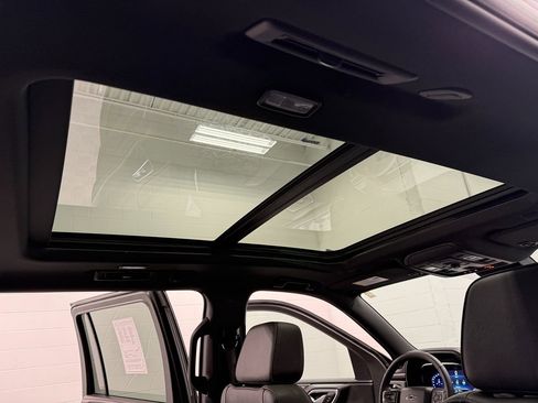 Used 2024 Chevrolet Suburban RST w/ Luxury Package image 32