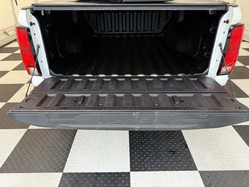 Used 2024 Chevrolet Colorado LT w/ LT Convenience Package III image 4