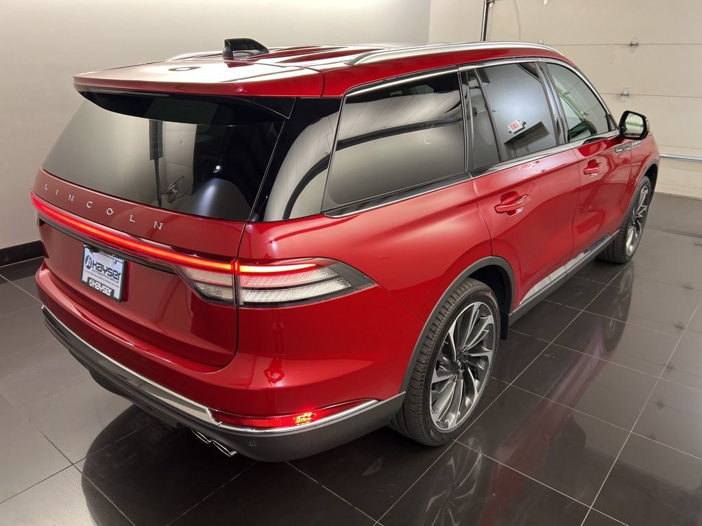 Used 2026 Lincoln Aviator Reserve AWD/4WD image 6