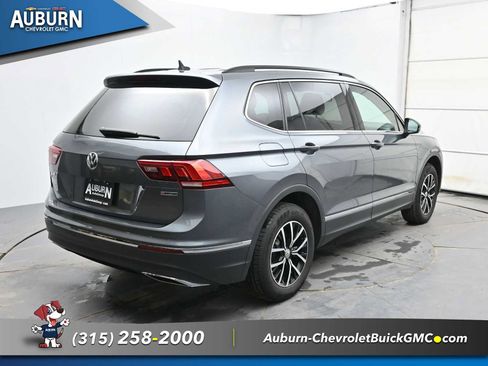 Used 2021 Volkswagen Tiguan SE w/ Panoramic Sunroof Package AWD/4WD image 11