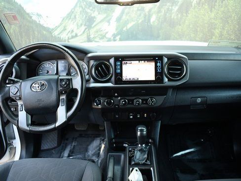 Certified 2019 Toyota Tacoma TRD Off-Road AWD/4WD image 18